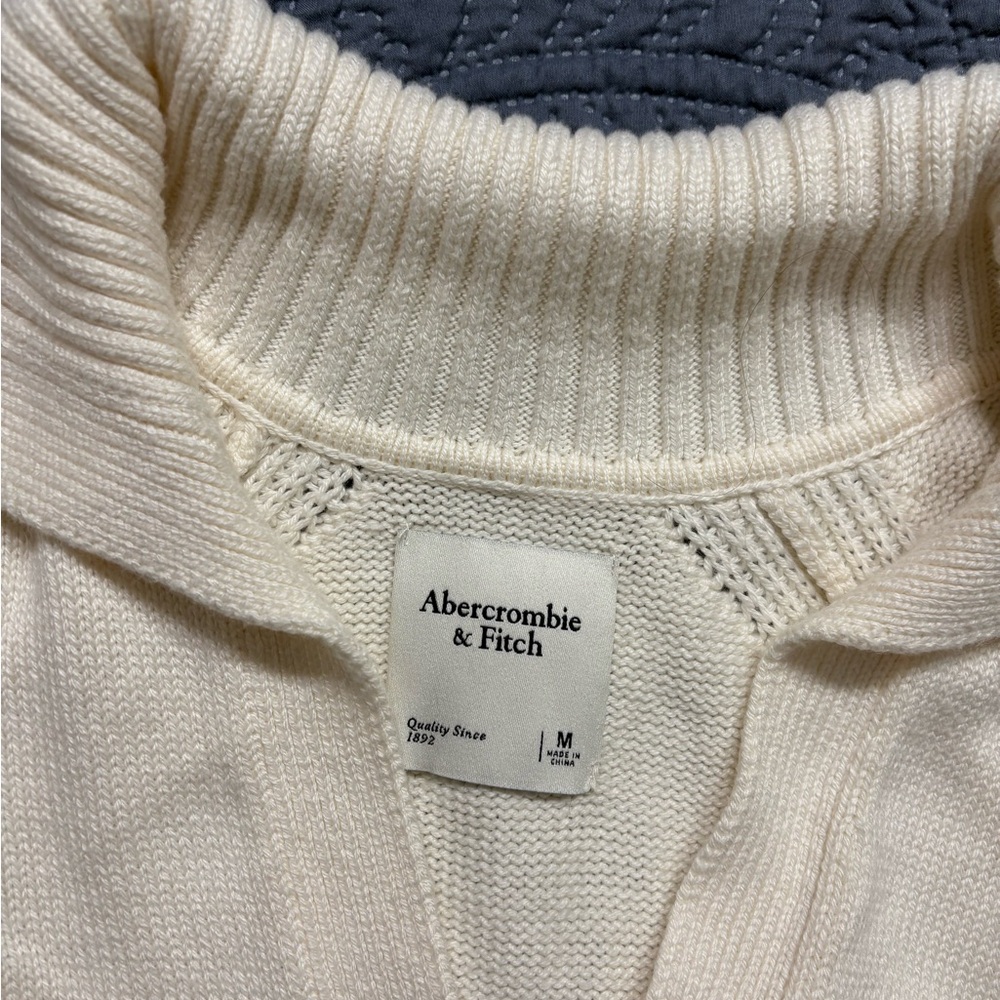 Abercrombie & Fitch Textural Notch Neck Sweater | Size M | Cream | Ribbed Knit - Picture 2 of 8